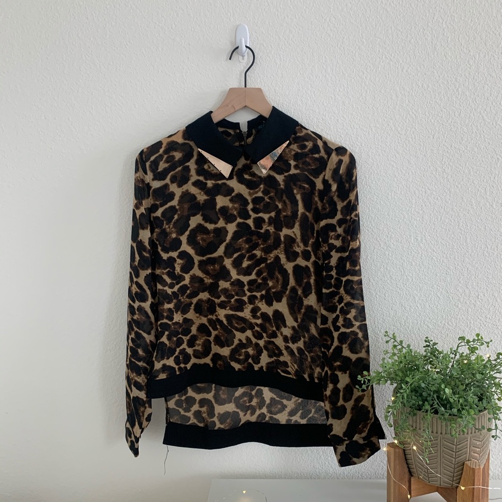 🪴$5/25🪴 Vintage Cals Leopard Print Gold Collar Blouse
